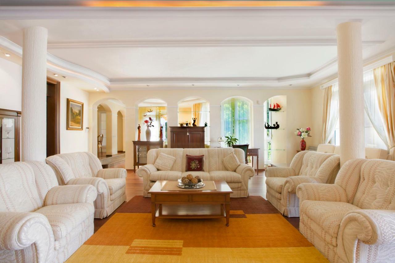Royal Holiday Apartments סבטי סטפן מראה חיצוני תמונה